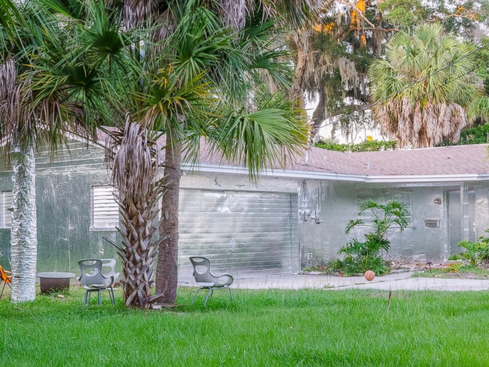 Artist Covers Florida House in Aluminum Foil - ABC News