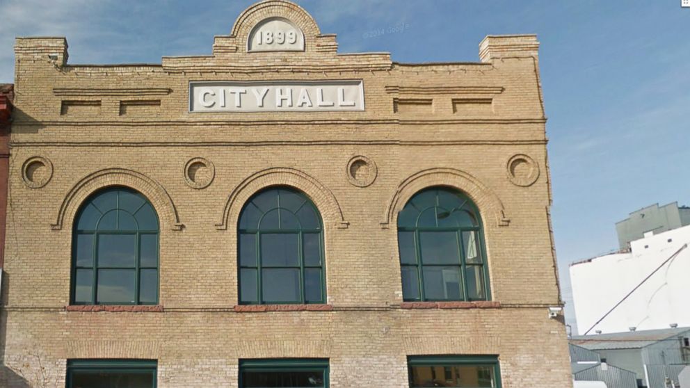 A 9-year-old girl walked into the police station in Barnesville, Minnesota and exposed that her parents had been smoking, growing and selling marijuana.