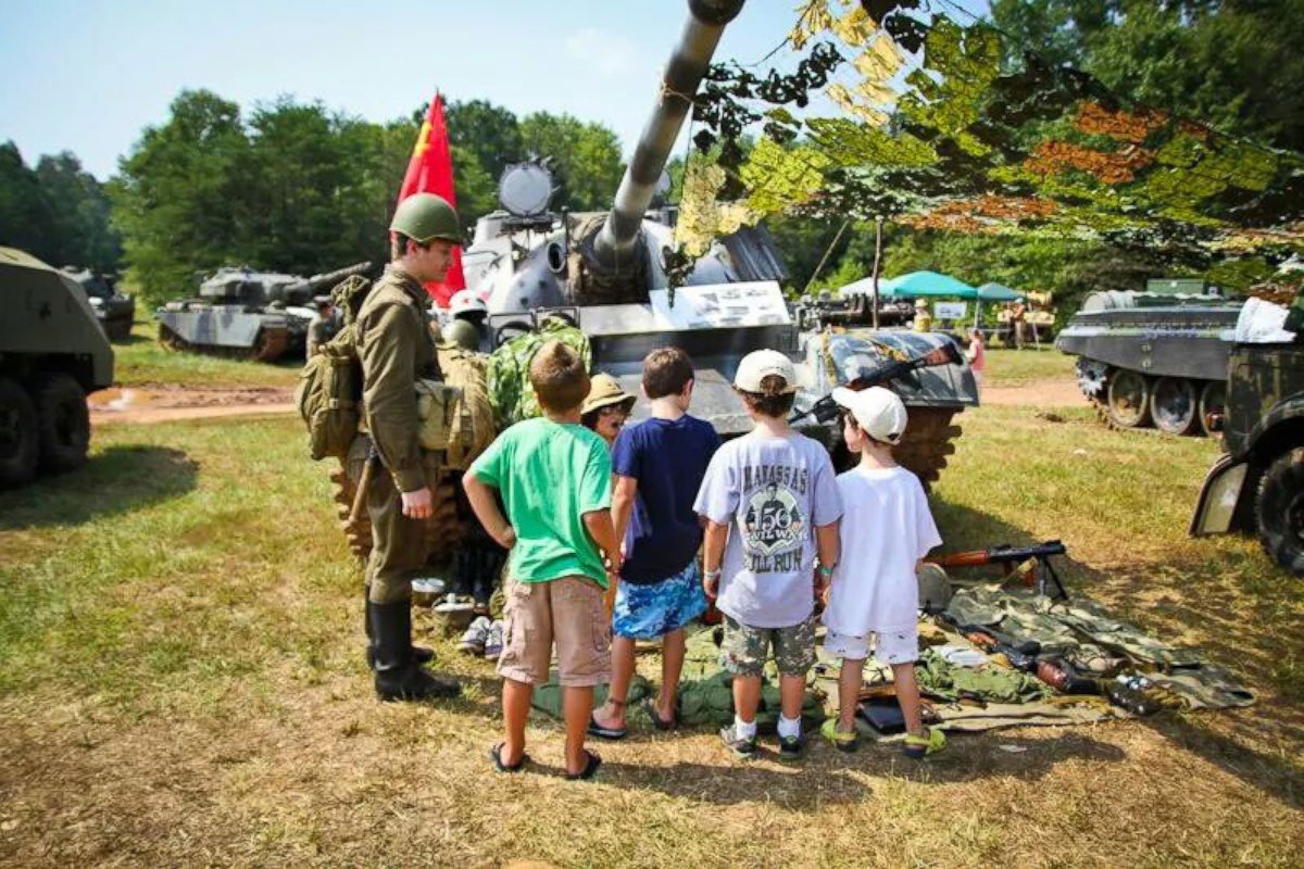 PHOTO: Kids check out the gear at a military simulation event in 2001 in Virginia.  
