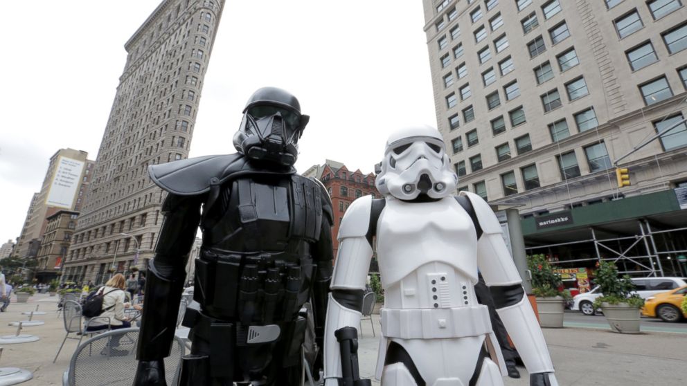 PHOTO: Death Trooper and Stormtrooper are unimpressed by the Flatiron Building.