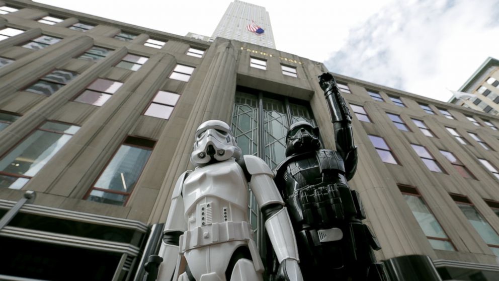 PHOTO: Death Trooper strikes back at the Empire State Building.