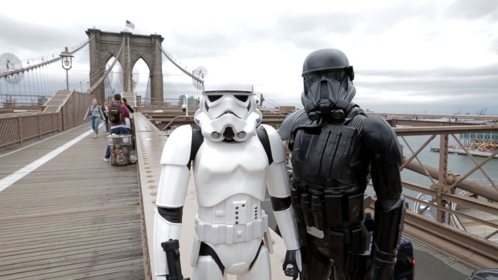 PHOTO: Death Trooper and Stormtrooper feel out of place on the Brooklyn Bridge.