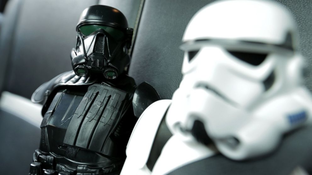 PHOTO: Death Trooper and Stormtrooper stuck in rush hour traffic.