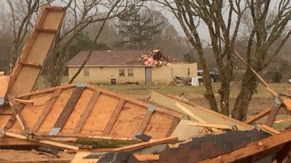 PHOTO: Storms damage homes in the Como, MS area, Dec. 23, 2015.