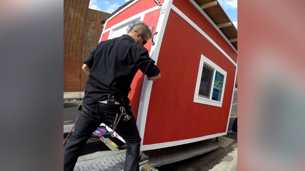PHOTO:Elvis Summers of Los Angeles, California began building tiny houses for the homeless in May 2015.  