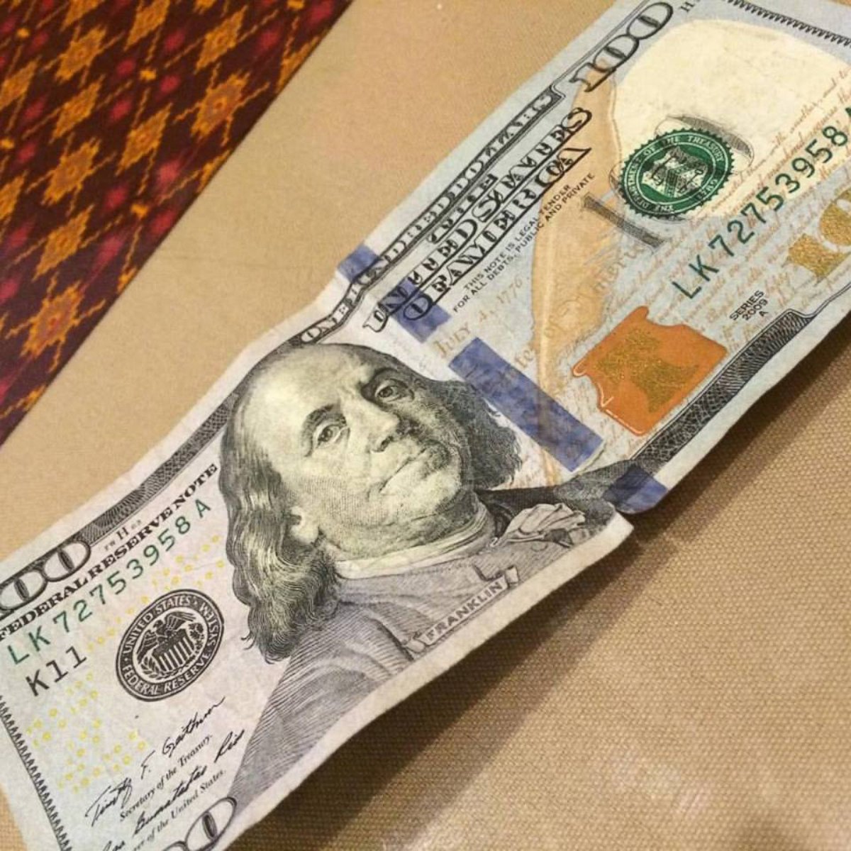 PHOTO: A waitress in Texas received a $100 bill as a tip after paying for a deputy's meal.