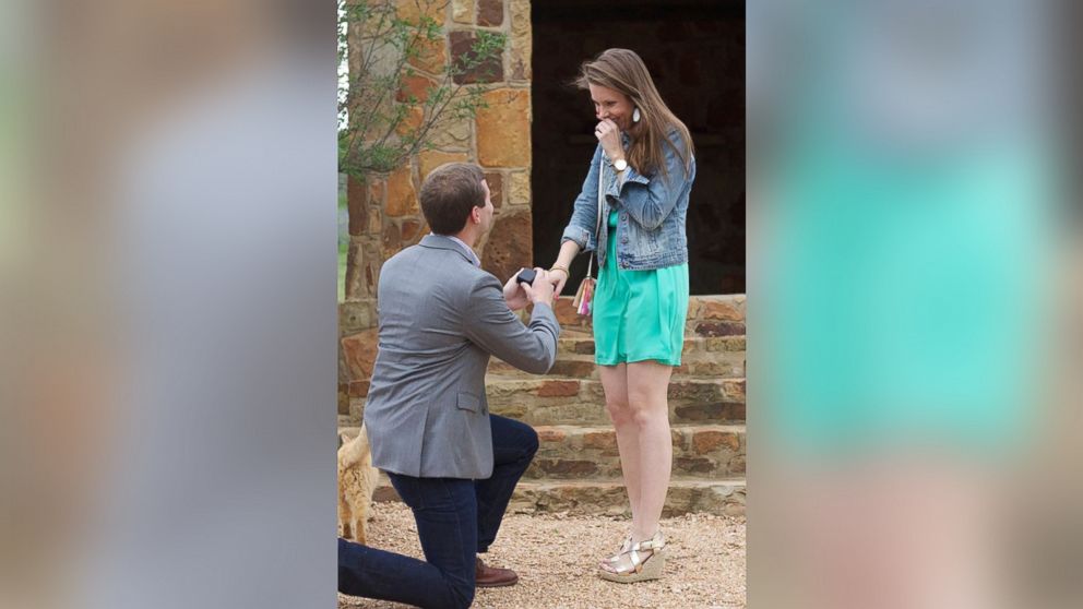 PHOTO: Hudson Hoyle proposes to college girlfriend Katelyn Kainer.