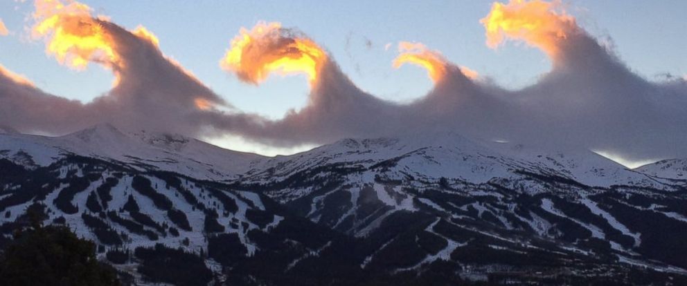 see-amazing-breaking-wave-clouds-over-colorado-abc-news