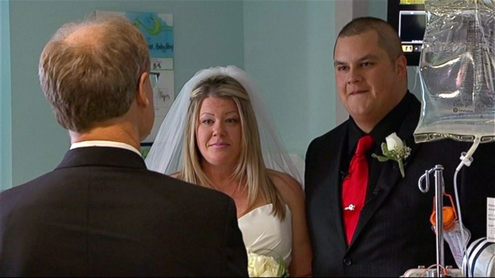 PHOTO: Kristi Warriner and Justin Nelson exchange vows at Cook Children's Hospital in Texas.