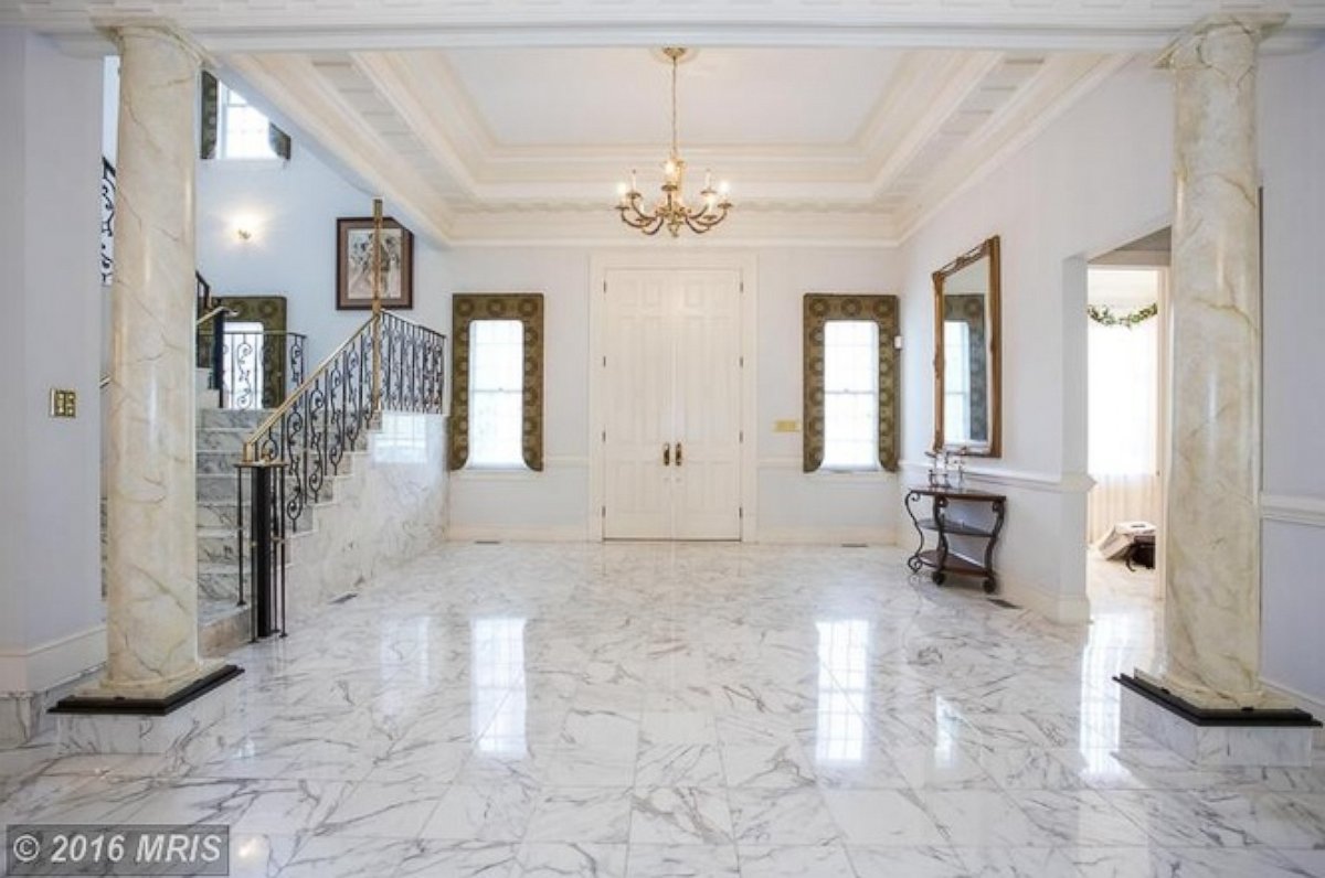PHOTO: This White House replica is custom built with marble flooring and 11 foot ceilings.