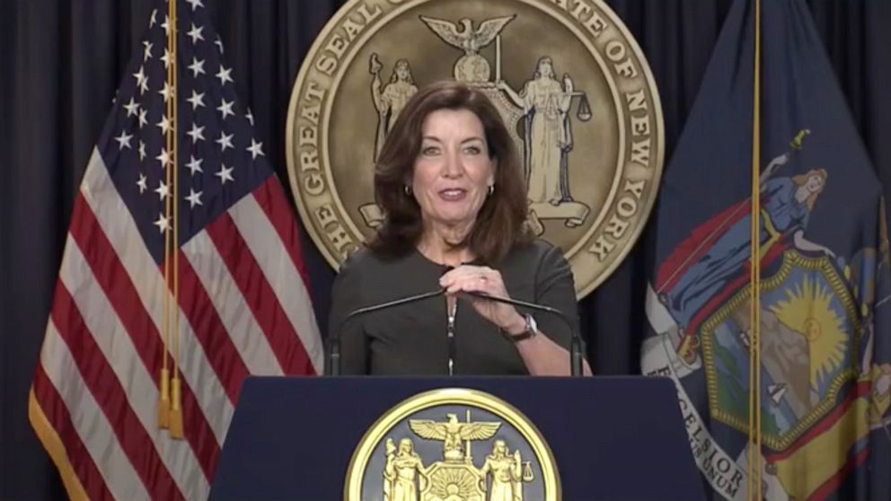 PHOTO: New York Governor Kathy Hochul speaks at COVID briefing, Jan. 7, 2022.