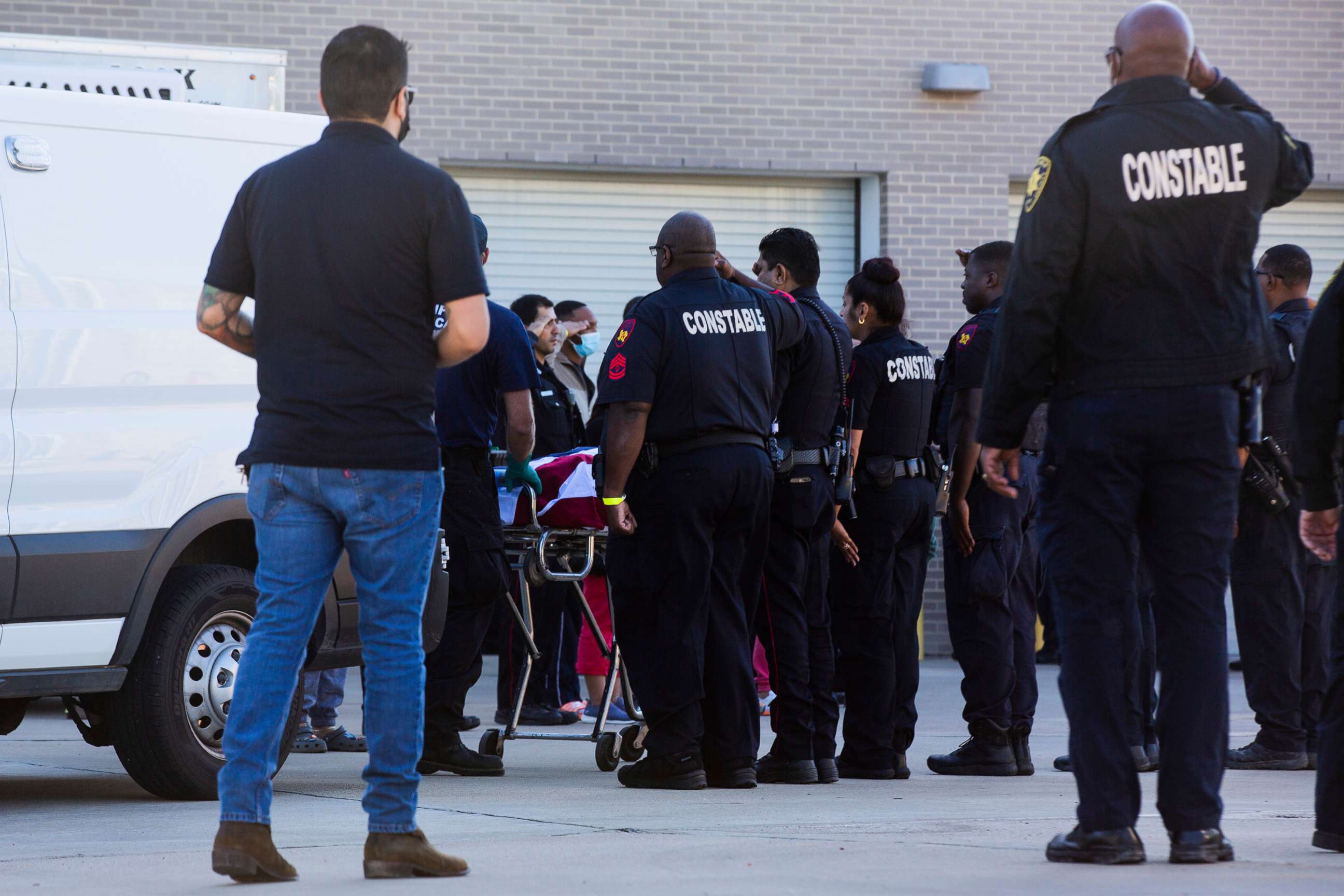 PHOTO:Harris County Pct. 4 deputies pay their respects after a deputy was killed and being transported transported to the Harris County Institute of Forensic Sciences building, Oct. 16, 2021, in Houston. 