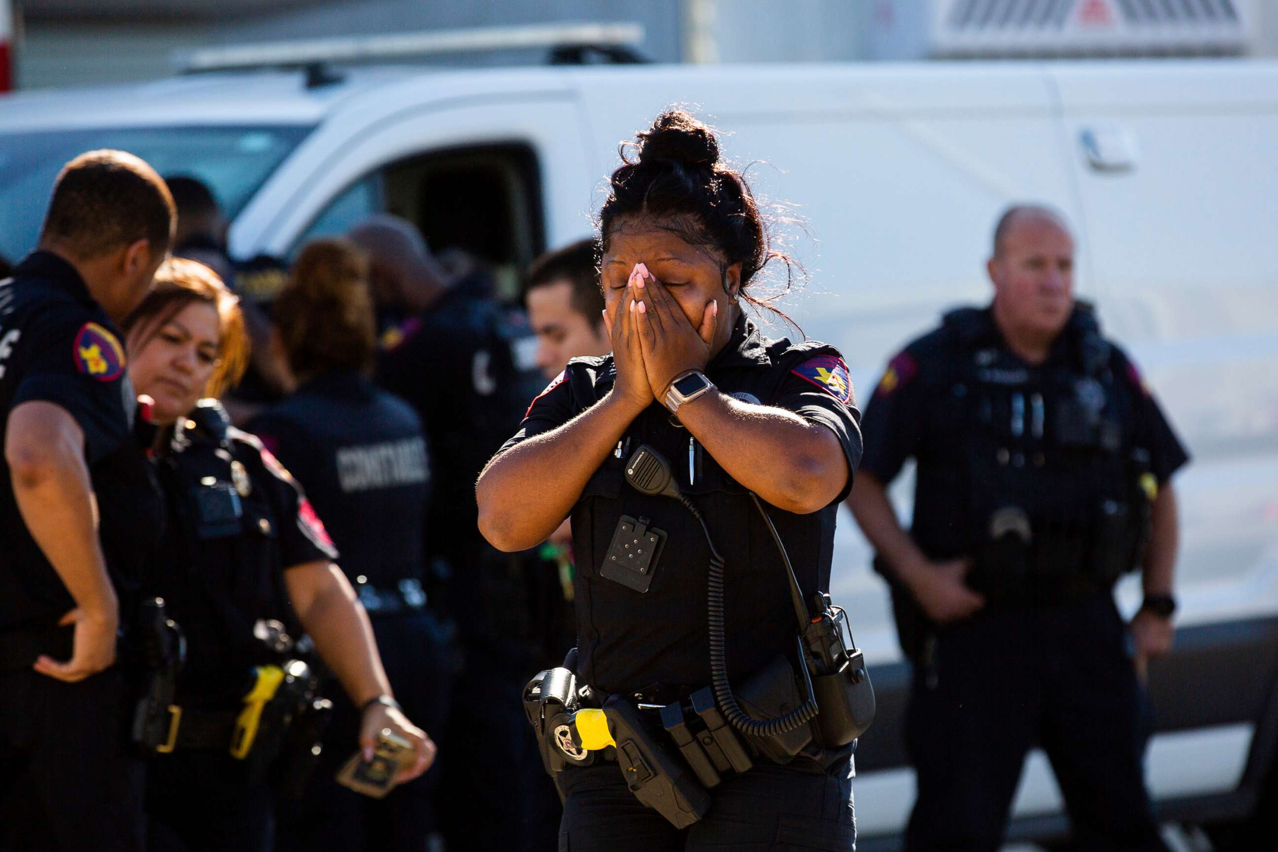 PHOTO:Harris County Pct. 4 deputies pay their respects after a deputy was killed and being transported transported to the Harris County Institute of Forensic Sciences building, Oct. 16, 2021, in Houston. 