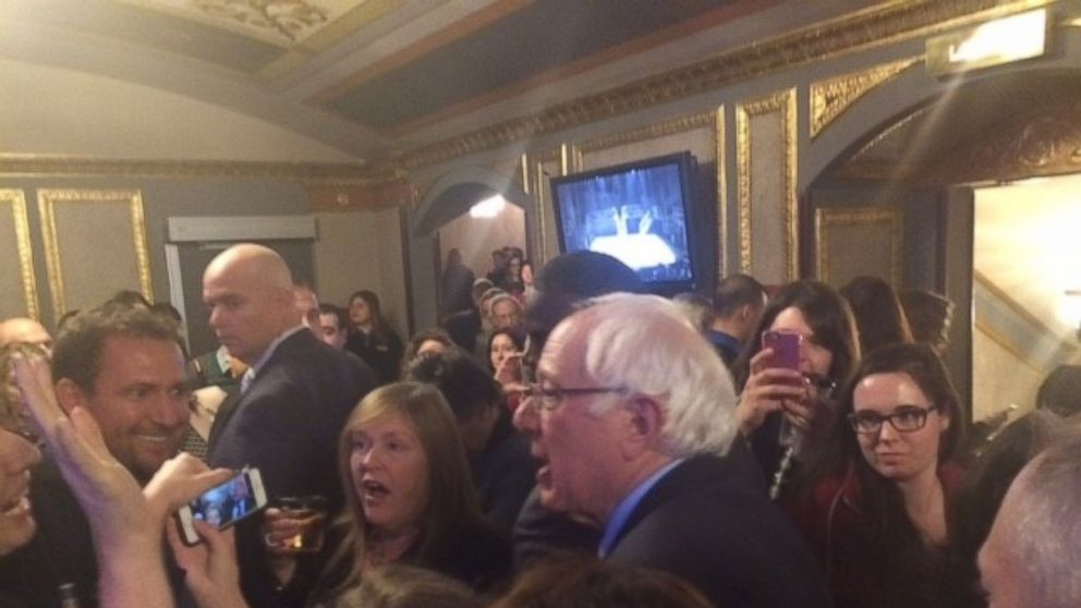 PHOTO: Bernie Sanders and his wife Jane get mobbed in the lobby of the Richard Rodgers Theater, where the saw the Broadway musical "Hamilton," about founding father Alexander Hamilton, on April 8, 2016.