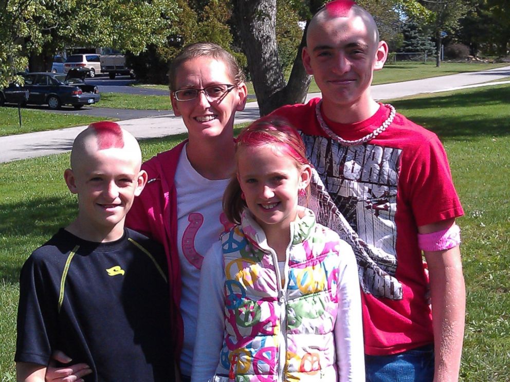 PHOTO: Stacey Foster, 33, with her children, from left to right, Trevor, 11, Jairis, 9 and Caleb, 14. All have dyed their hair pink in support of their mother.