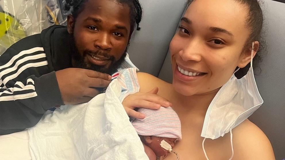 BABY BABY ユイチ・タケダ Parents sue hospital after premature baby's neck fatally broken