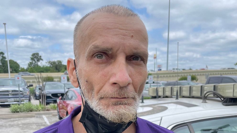 PHOTO: Escaped detainee Jerry Raynes is taken into custody in Spring Valley, Texas, April 27, 2023.