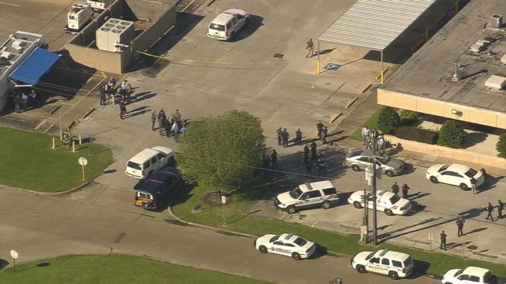 PHOTO: A manhunt is underway in Harris County, Texas, for the gunman who shot and killed a veteran deputy constable at a courthouse this morning, officials said.
