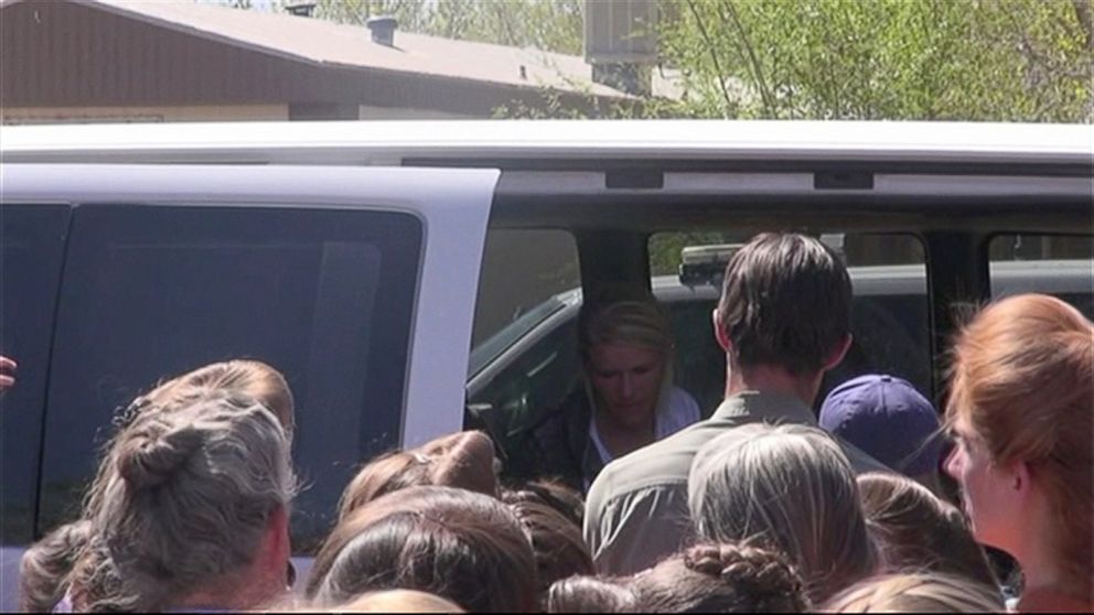 PHOTO: Sabrina Broadbent visited her former Colorado City home armed with a custody order for her children, but a group of devout polygamists surrounded the van. 