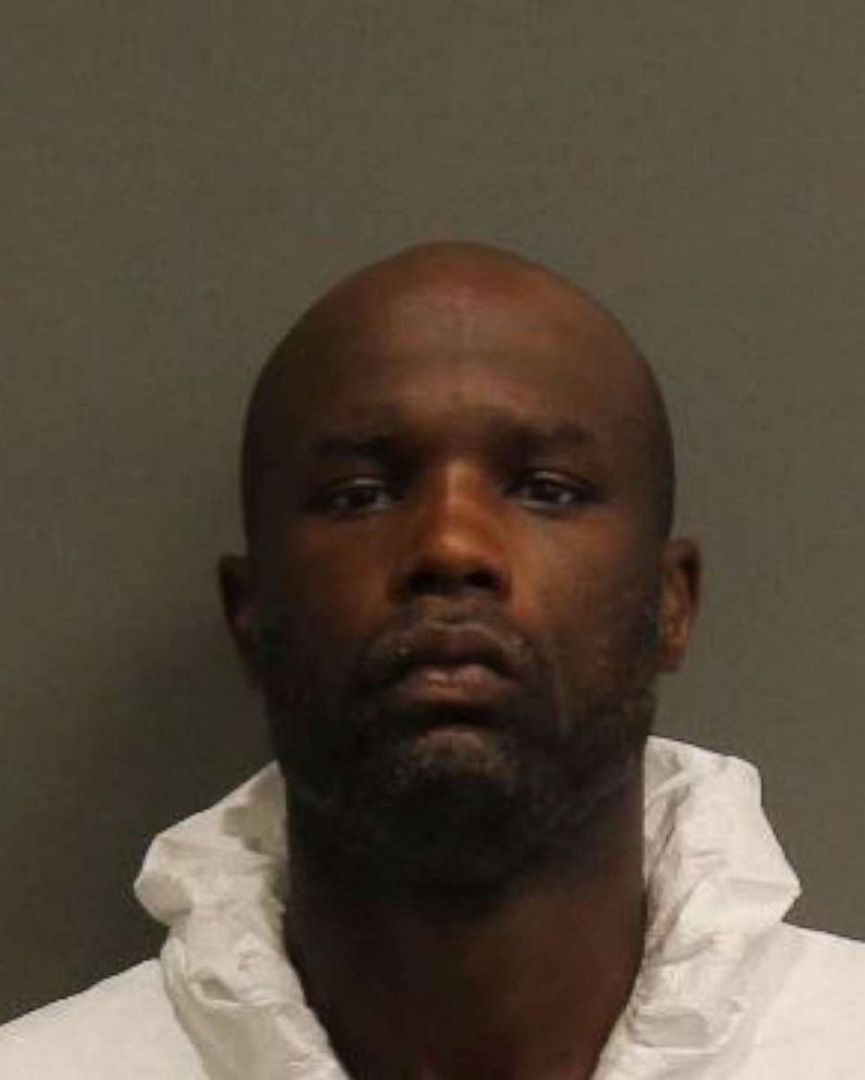 PHOTO: Metro Nashville Police have charged Kelvin D. Edwards, 35, with two counts of attempted murder for an unprovoked and random machete attack on a husband and wife as they waited inside a branch of Public Storage in Nashville, Tennessee.   