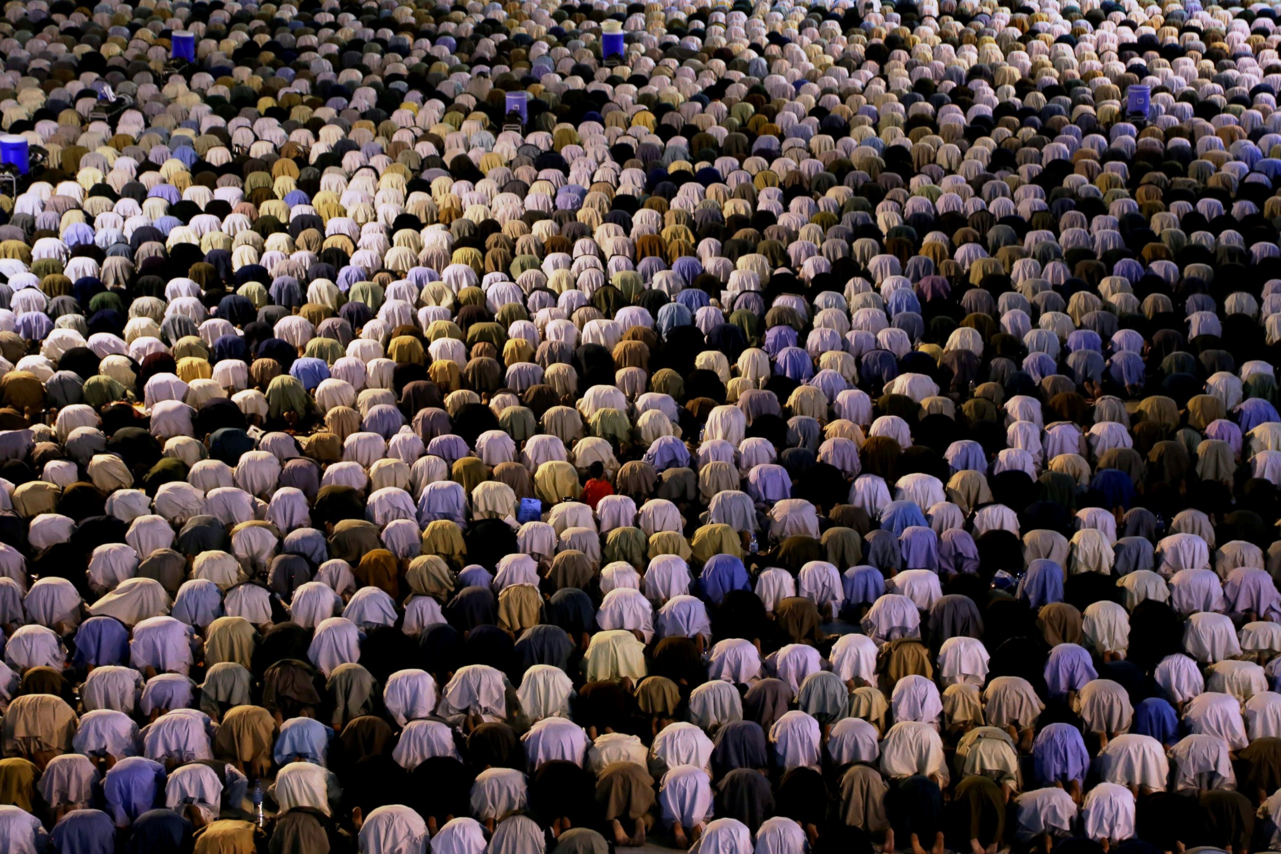 PHOTO: Muslims perform the Tarawih prayer during the holy month of Ramadan at Jami Mosque in Herat Province, Afghanistan, June 21, 2016.