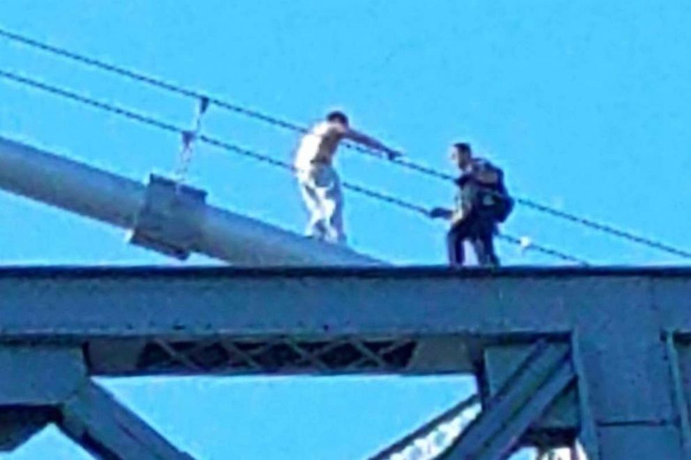 PHOTO: Police officers climbed to the top of the Williamsburg Bridge in New York City bridge to rescue a man on Sunday, Sept. 30, 2018.