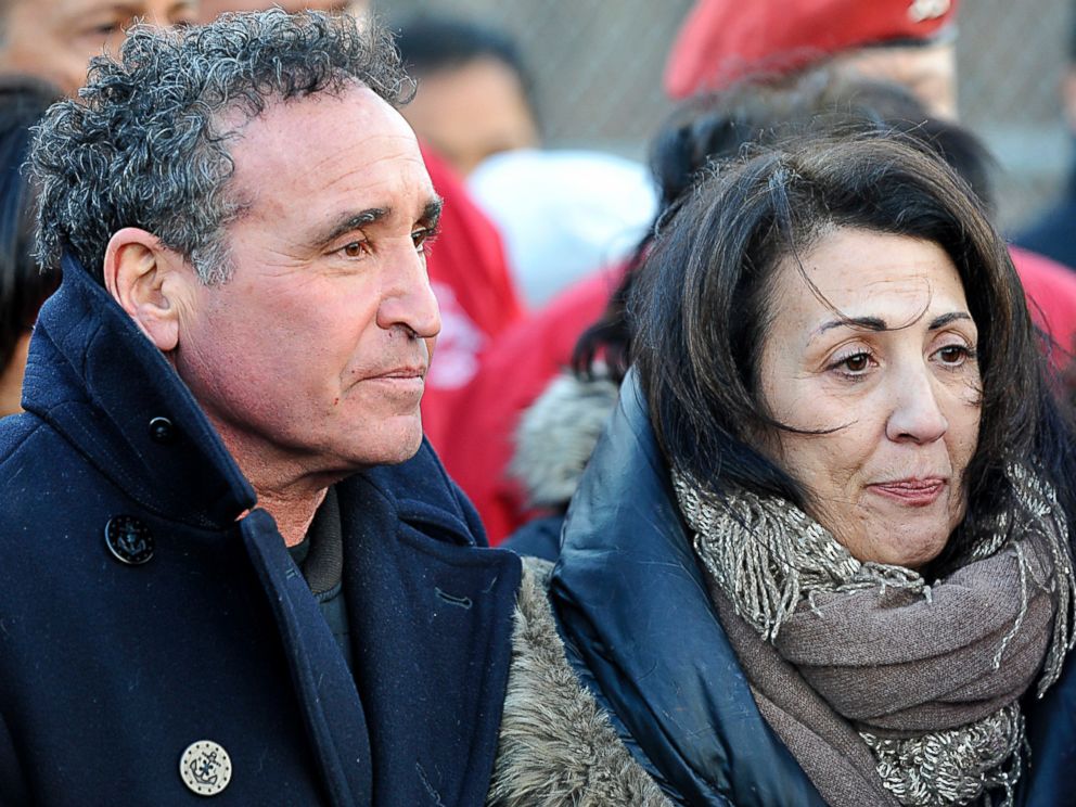 PHOTO: Cathy and Phillip Vetrano, parents of murdered jogger Karina Vetrano, hold a press conference at the entrance to the paths their daughter ran on in New York, Feb. 2, 2017.