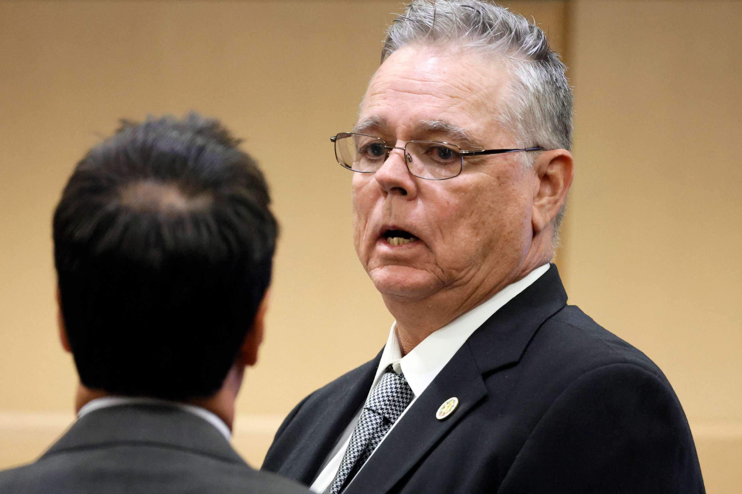 PHOTO: Former Marjory Stoneman Douglas High School School Resource Officer Scot Peterson speaks with his defense lawyer Mark Eiglarsh during a hearing at the Broward County Courthouse in Fort Lauderdale, Fla., May 30, 2023.