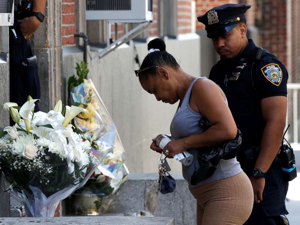 Scene Of Nyc Officer Killing Caught On Surveillance Video Abc News 