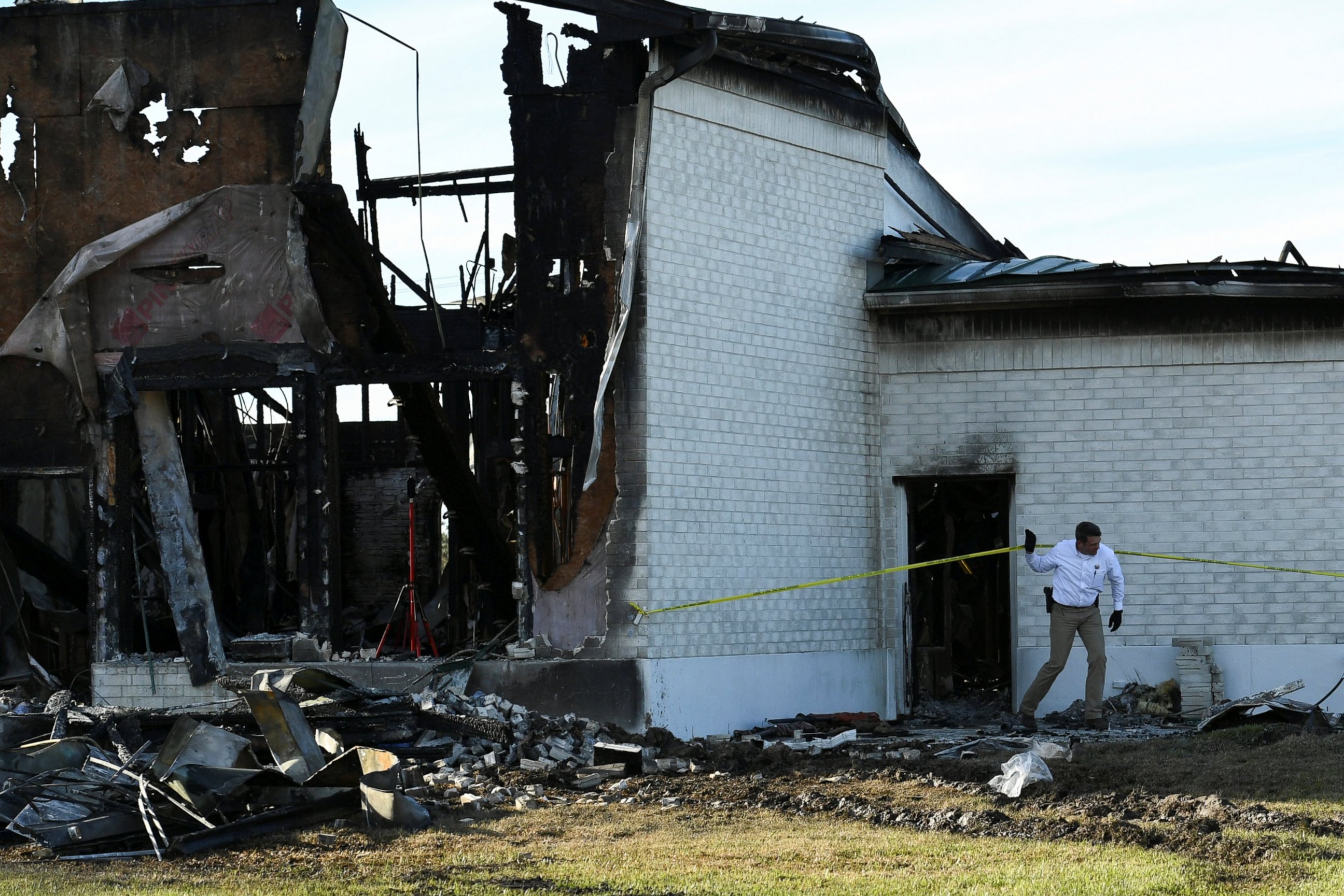 PHOTO: A security official investigates the aftermath of a fire at the Victoria Islamic Center mosque in Victoria, Texas Jan. 29, 2017.