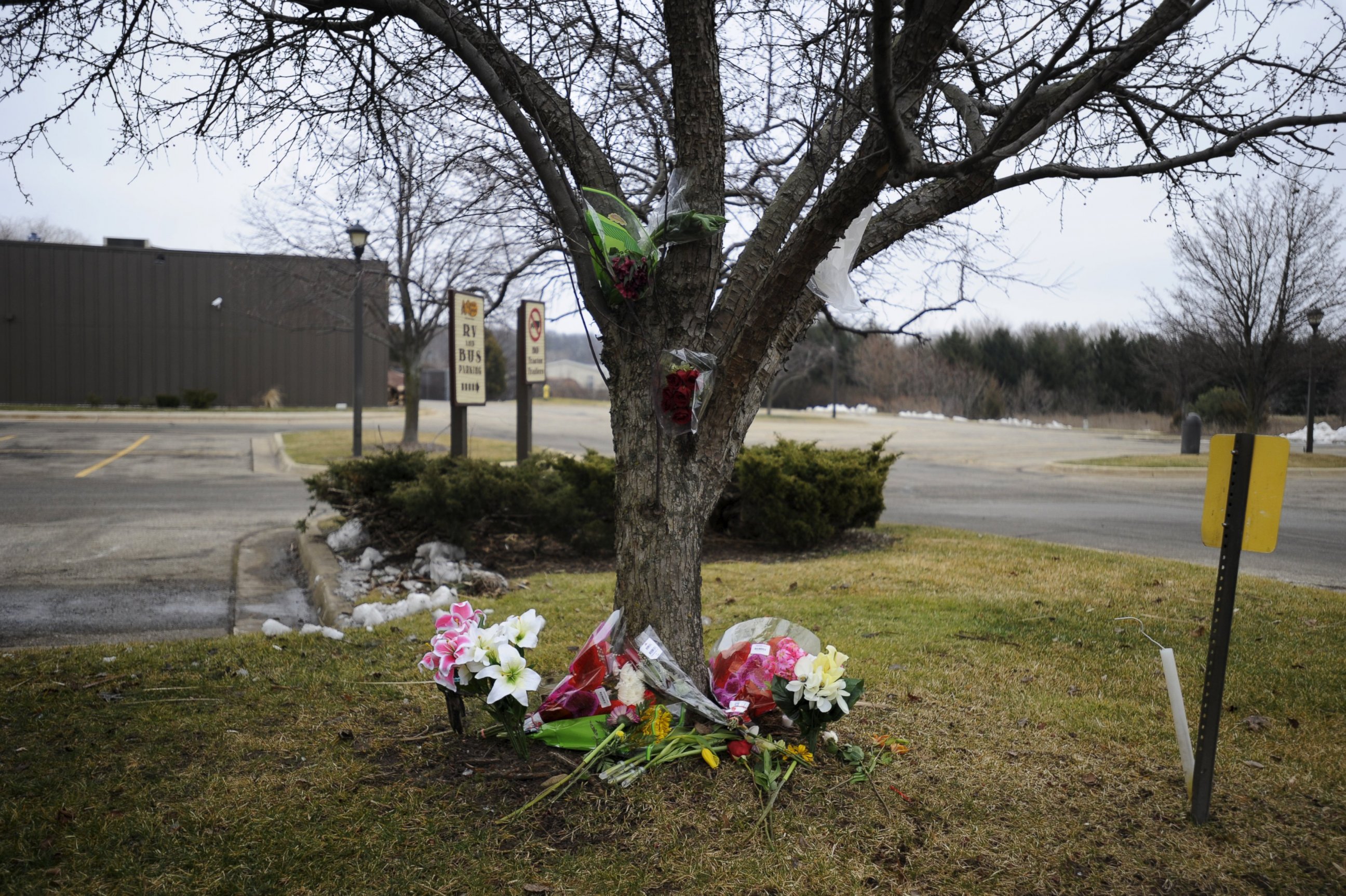 PHOTO: Flowers lay at a makeshift memorial outside a Cracker Barrel restaurant, one of the sites of a series of shootings over the weekend that killed six in Kalamazoo, Michigan, February 22, 2016. 