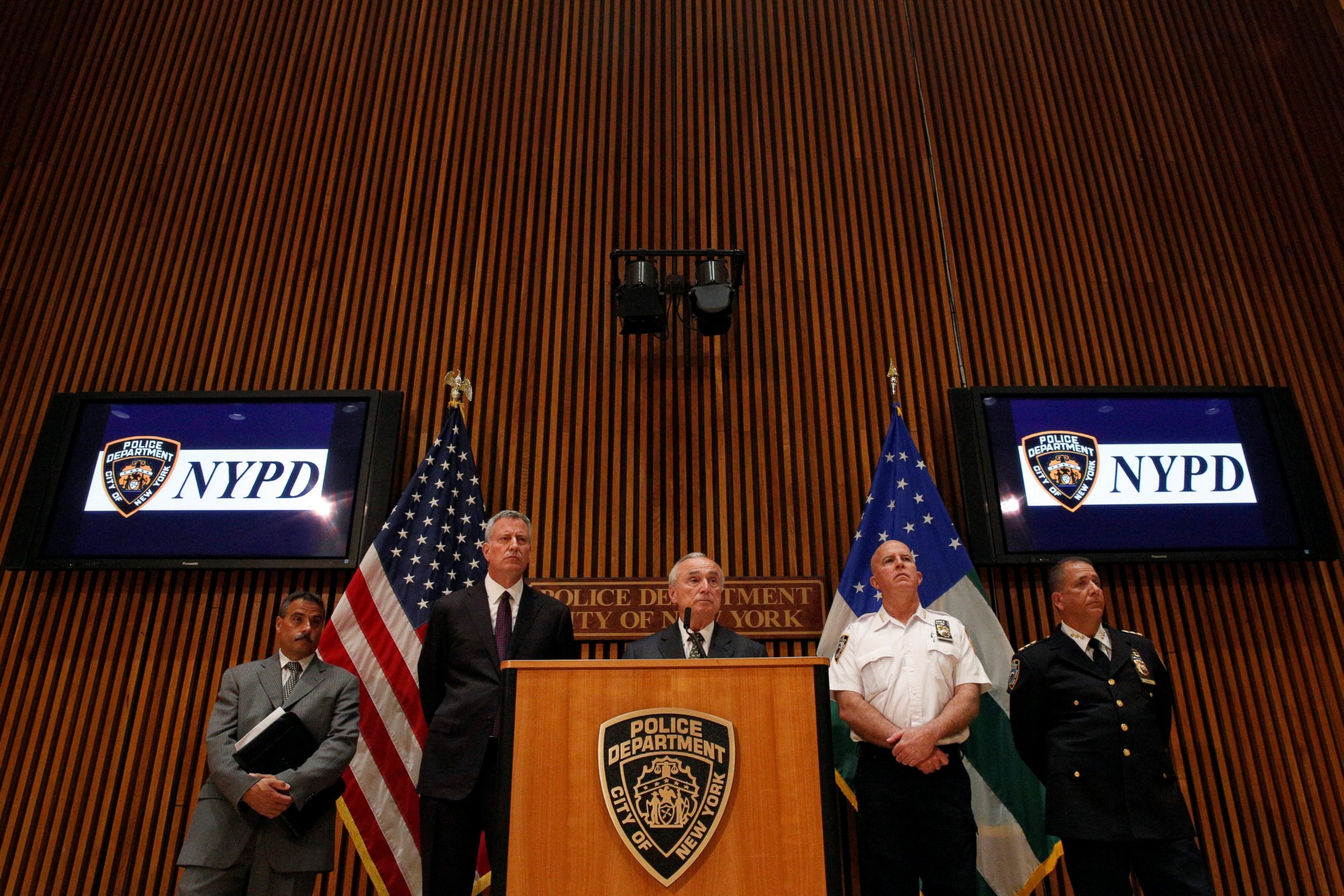 PHOTO:New York City Police Commissioner Bill Bratton, center, speaks during a news conference with New York City Mayor Bill de Blasio and NYPD's Chief of Department James O'Neill in New York on July 8, 2016. 