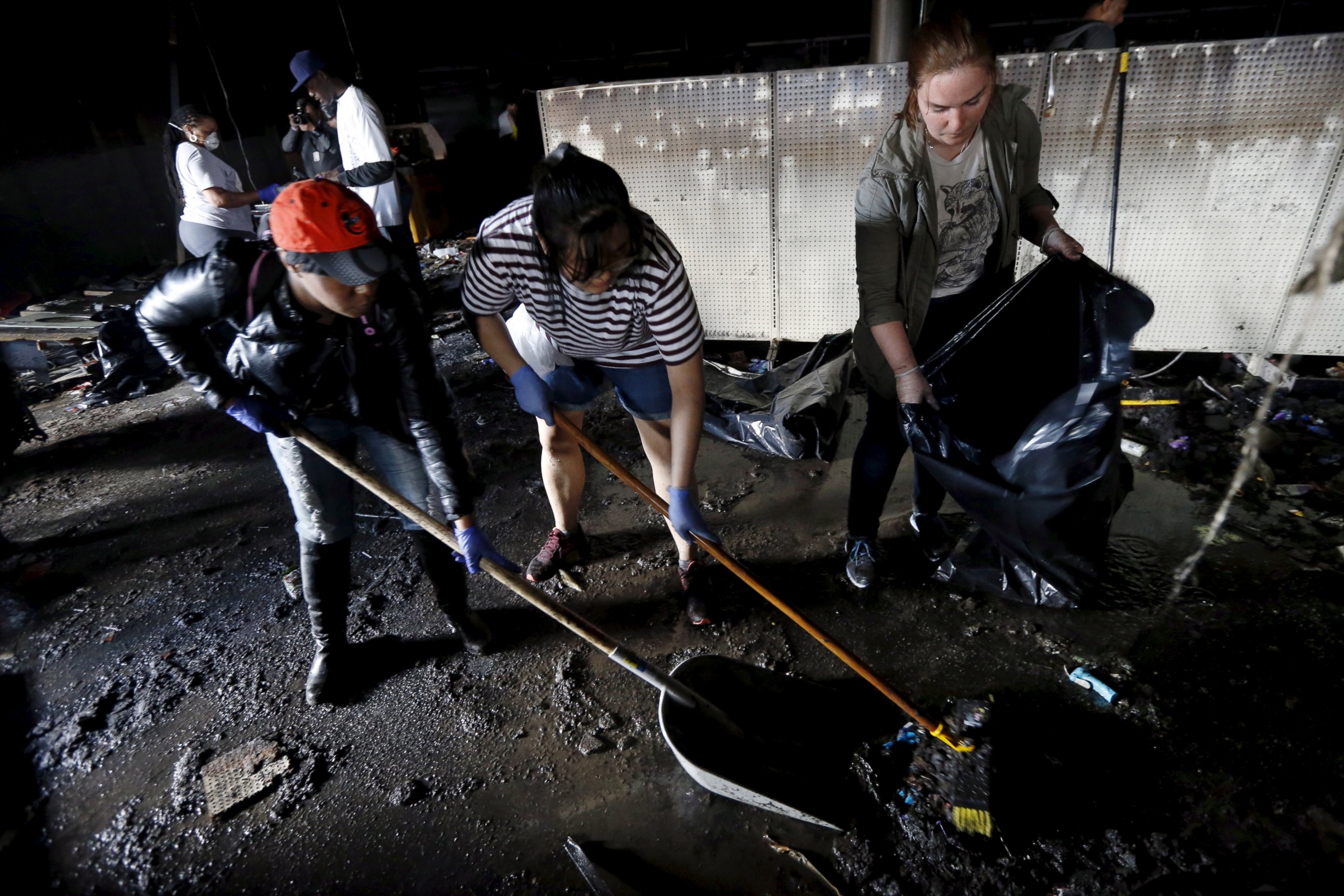 PHOTO: Members of the community clean up a recently looted and burned CVS store amid concerns about the building's stability in Baltimore, April 28, 2015.