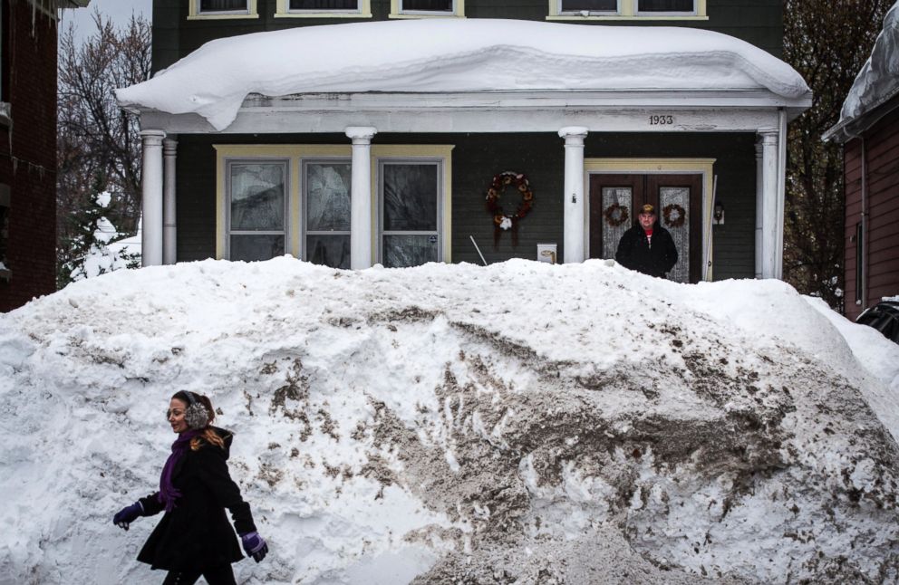 Photos: A Barrage of Snow in Buffalo