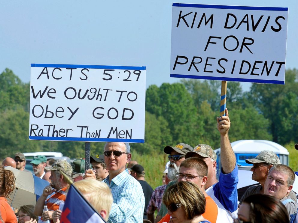 PHOTO: Supporters rally at the Carter County Detention Center for Rowan County clerk Kim Davis, who remains in jail for contempt of court in Grayson, Ky., Sept. 5, 2015.
