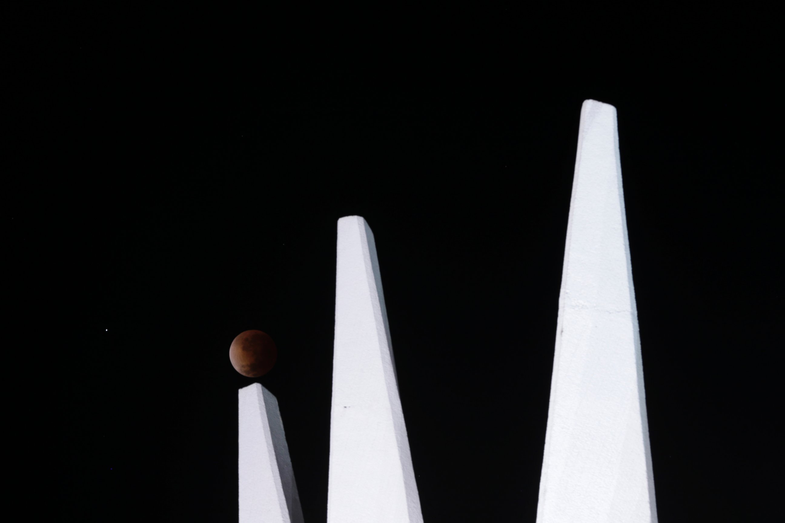 PHOTO: The moon is shown in eclipse in Brasilia, Brazil, April 15, 2014.
