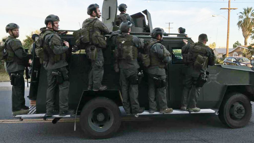 PHOTO: A police SWAT team conducts a manhunt after a mass shooting in San Bernadino, Calif., Dec. 2, 2015.