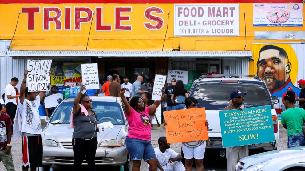 PHOTO: Protesters demonstrate outside the Triple S Food Mart where Alton Sterling was shot dead by police in Baton Rouge, Louisiana, July 7, 2016.