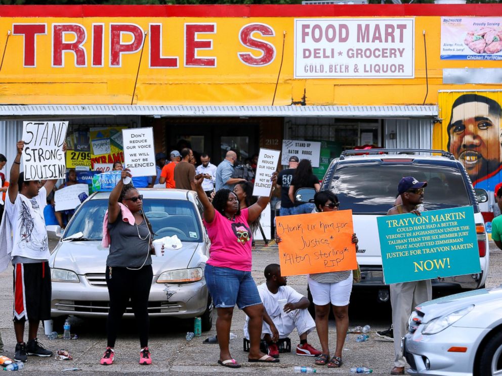 PHOTO: Protesters demonstrate outside the Triple S Food Mart where Alton Sterling was shot dead by police in Baton Rouge, Louisiana, July 7, 2016.