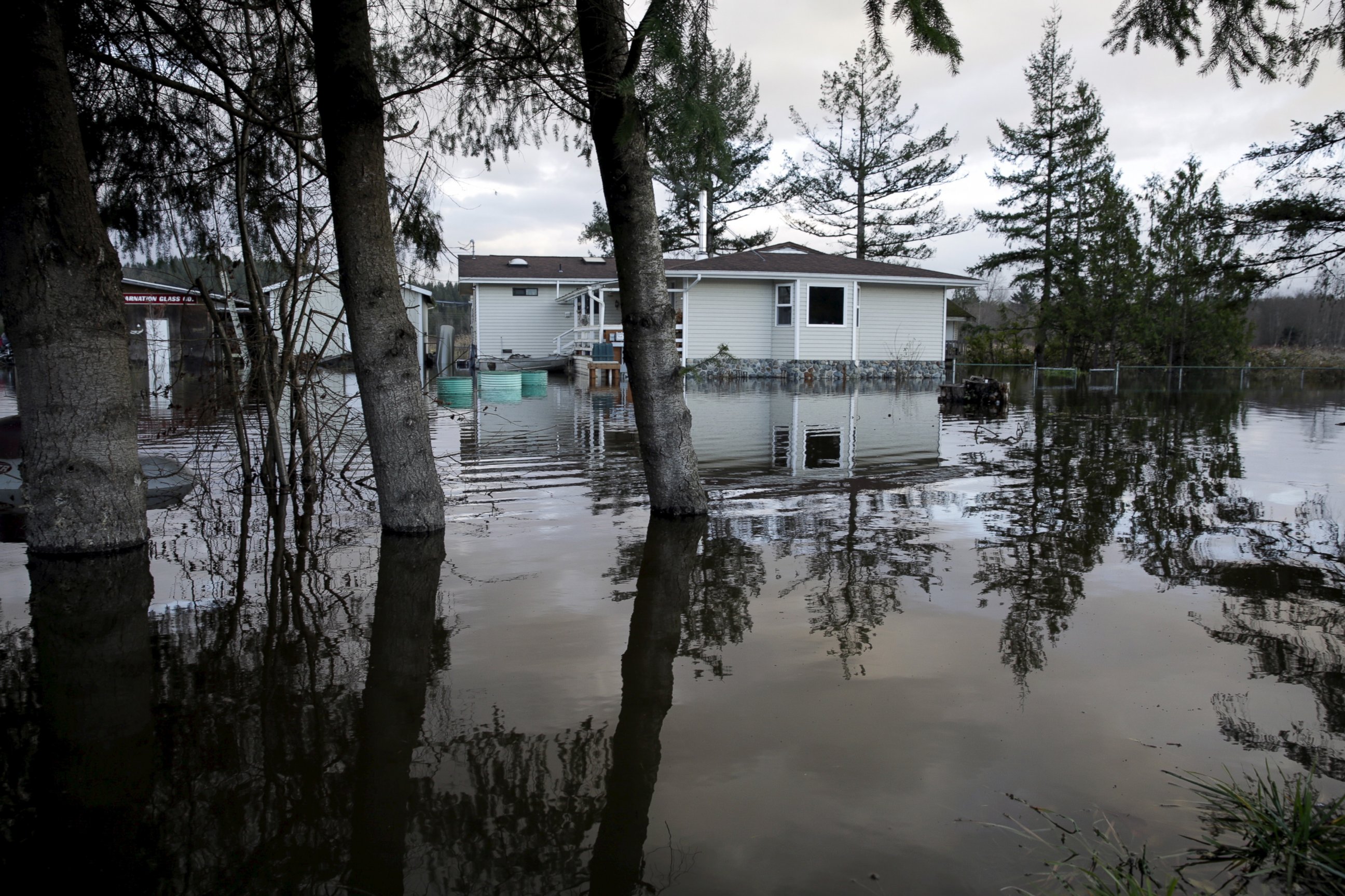 PHOTO:Flood waters of the Snoqualmie River surround a residence off State Route 203 during a storm in Carnation, Wash., Dec. 9, 2015.  