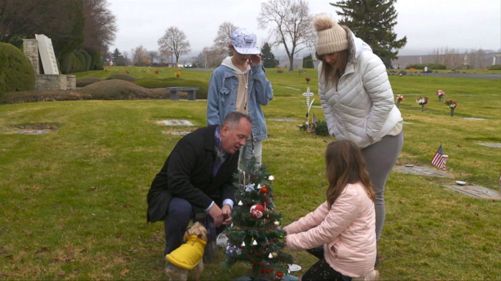 PHOTO: The Robbins family of Richland, Washington, said that they have gathered at the gravesite of their son Christian Robbins every day since the 16-year-old died by suicide in April