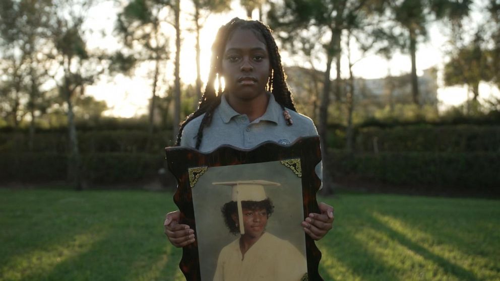 PHOTO: Sierra Clarke, 12, holds up a picture of her mother, Cindy Dawkins. The family recently got their first home. They said their mother would be ecstatic.