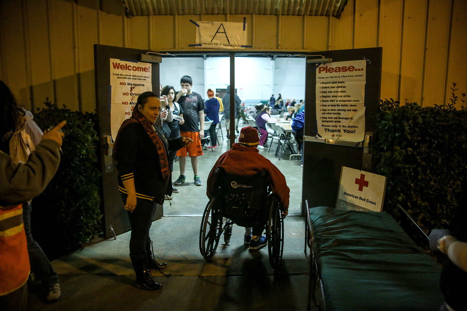 PHOTO: Evacuees at the Neighborhood Church after the Oroville Dam spillway prompted emergency evacuations of up to 180,000 people in Chico, California.
