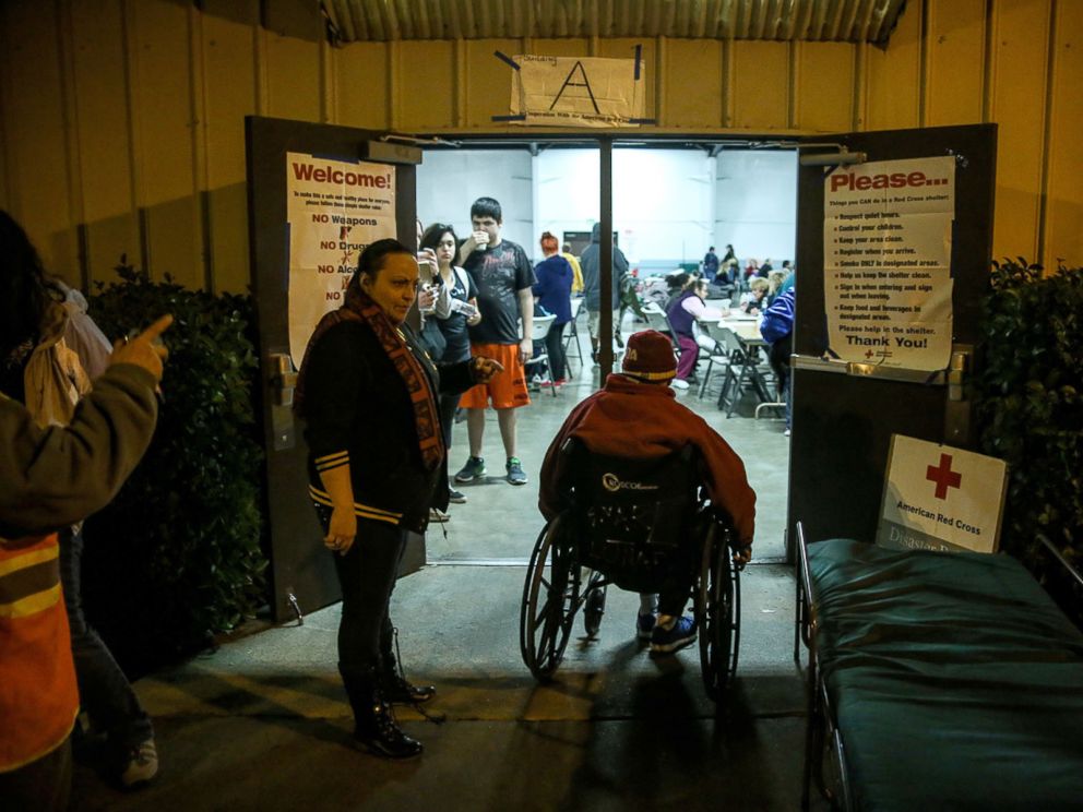 PHOTO: Evacuees at the Neighborhood Church after the Oroville Dam spillway prompted emergency evacuations of up to 180,000 people in Chico, California.