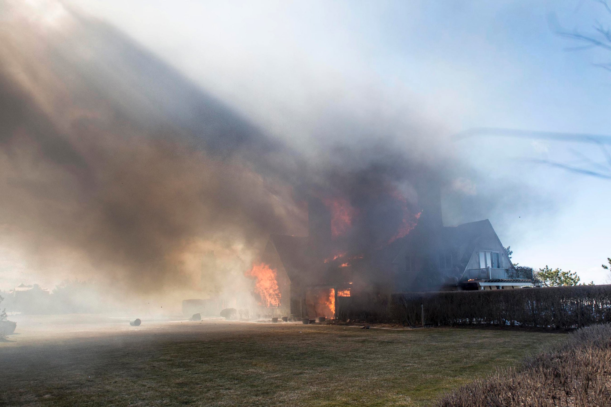 PHOTO: Massive fire destroys a house in East Hampton, N.Y. The ten bedroom waterfront mansion was totally destroyed in the blaze.