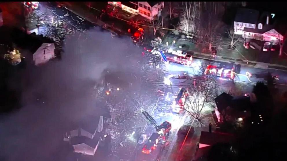1 firefighter dead, 11 injured in Virginia house explosion: officials