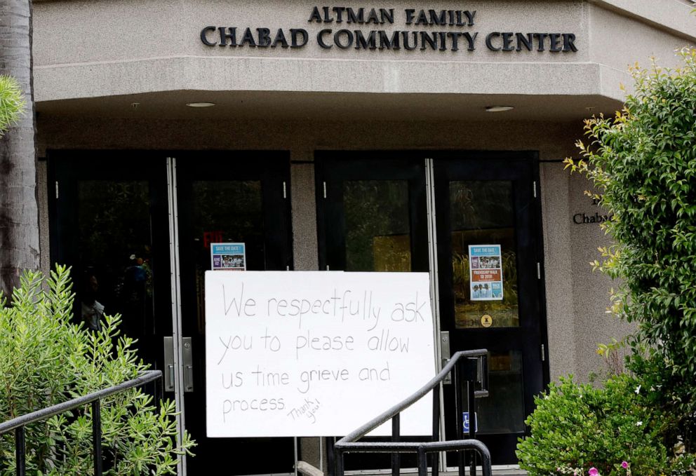 PHOTO:A sign asks for time to grieve at the Chabad of Poway synagogue, April 29, 2019, in Poway, Calif. 