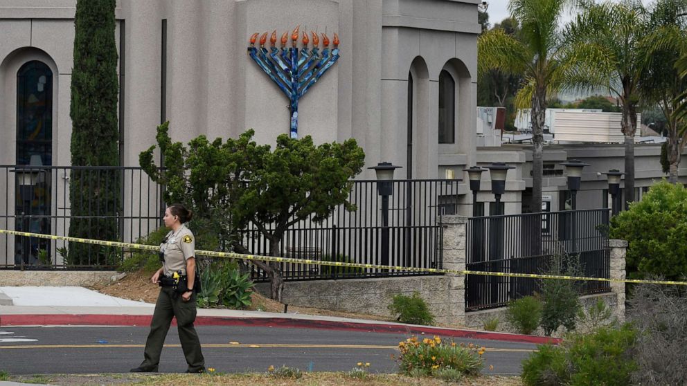 PHOTO: A San Diego county sheriff's deputy stands in front of the Chabad of Poway synagogue, April 28, 2019, in Poway, Calif. 