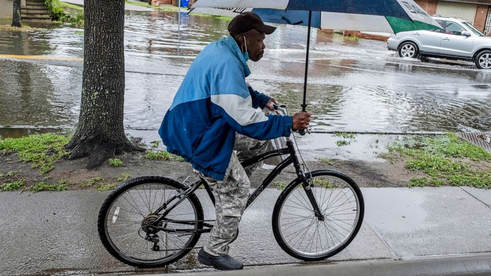 VIDEO: Tropical storm floods streets in Charleston