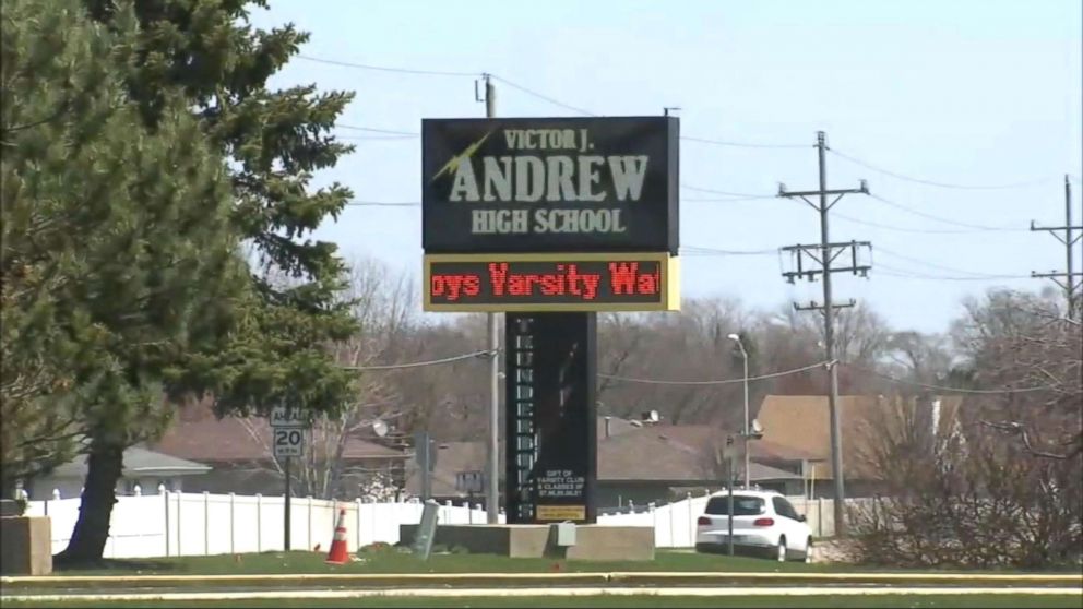 PHOTO: More than 90 Chicago area high school students became sick with a stomach virus after attending the Victor J. Andrew High School prom at Shedd Aquarium in Chicago.